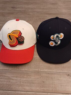 2 hat bundle Seattle MARINERS AND Seattle SUPERSONICS